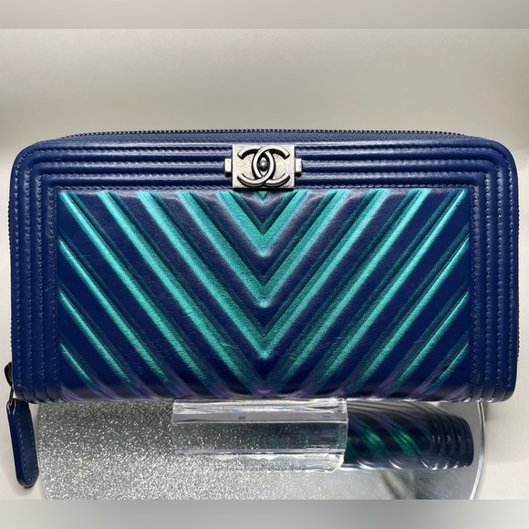 EUC CHANEL Iridescent Boy Chevron Wallet - Picture 3 of 16